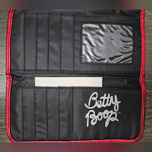 Betty Boop Black and Red Key Card Holder - Picture 4 of 5